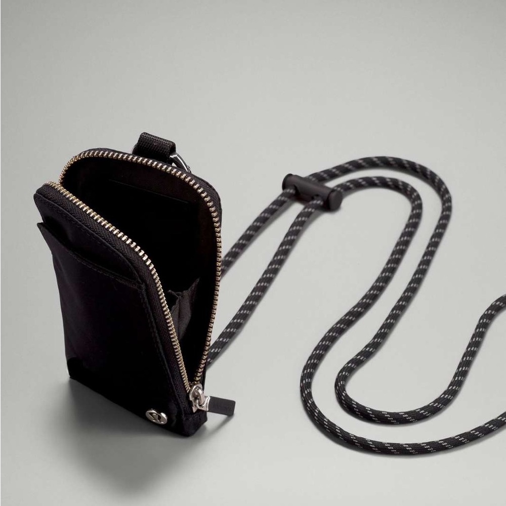 NWT Lululemon Wearable Card Case🍋